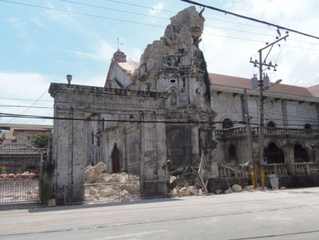 Santo Nino Basilikát sem láthattuk épségben.